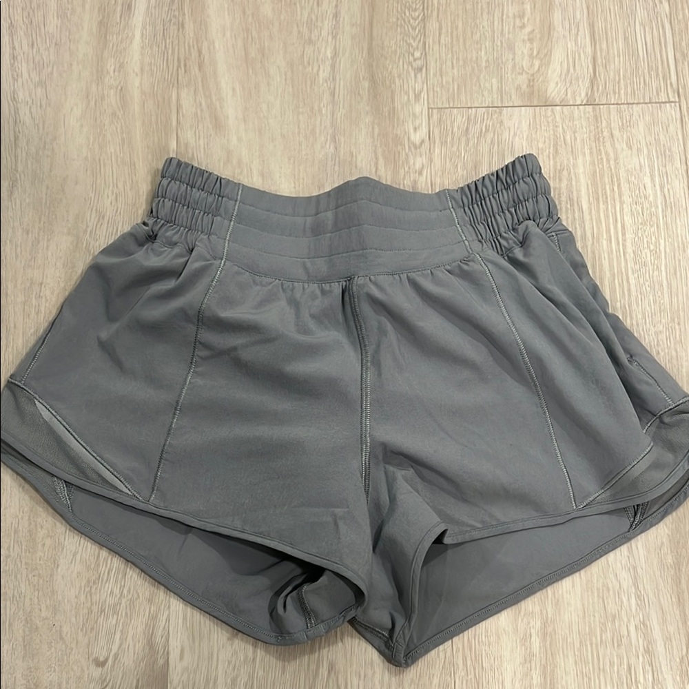 Lululemon Hotty Hot 2.5 Gray Athletic Shorts Lightweight Moisture-Wicking
